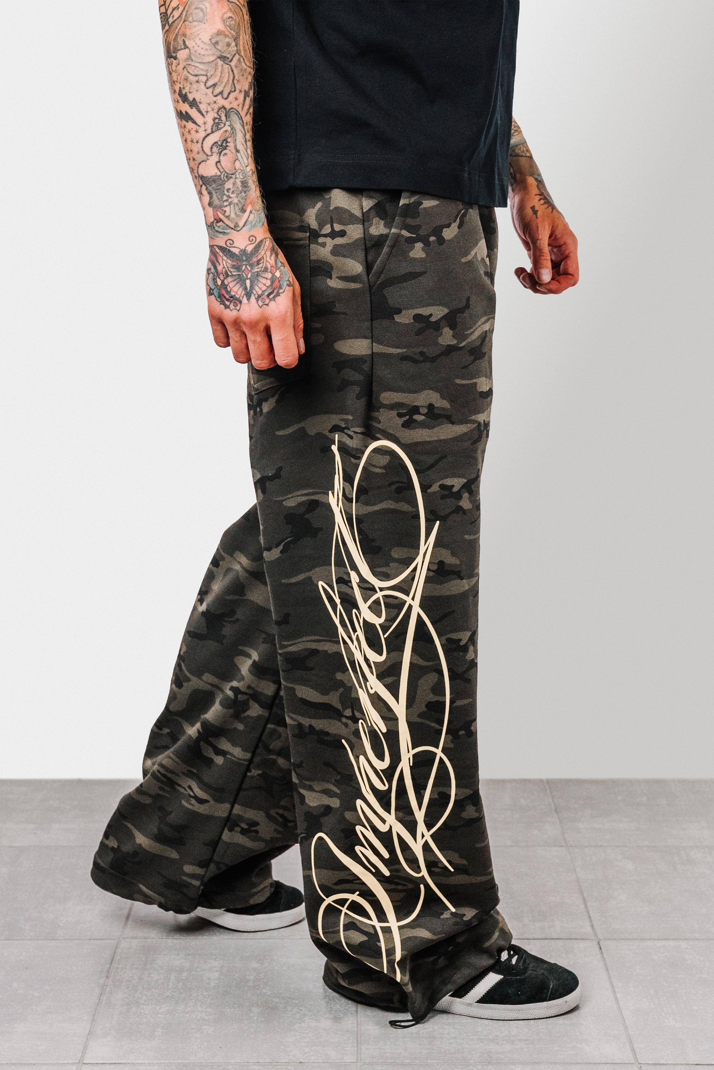YELLOW SCRIPT CAMO SWEATPANTS - Shoebuya Design