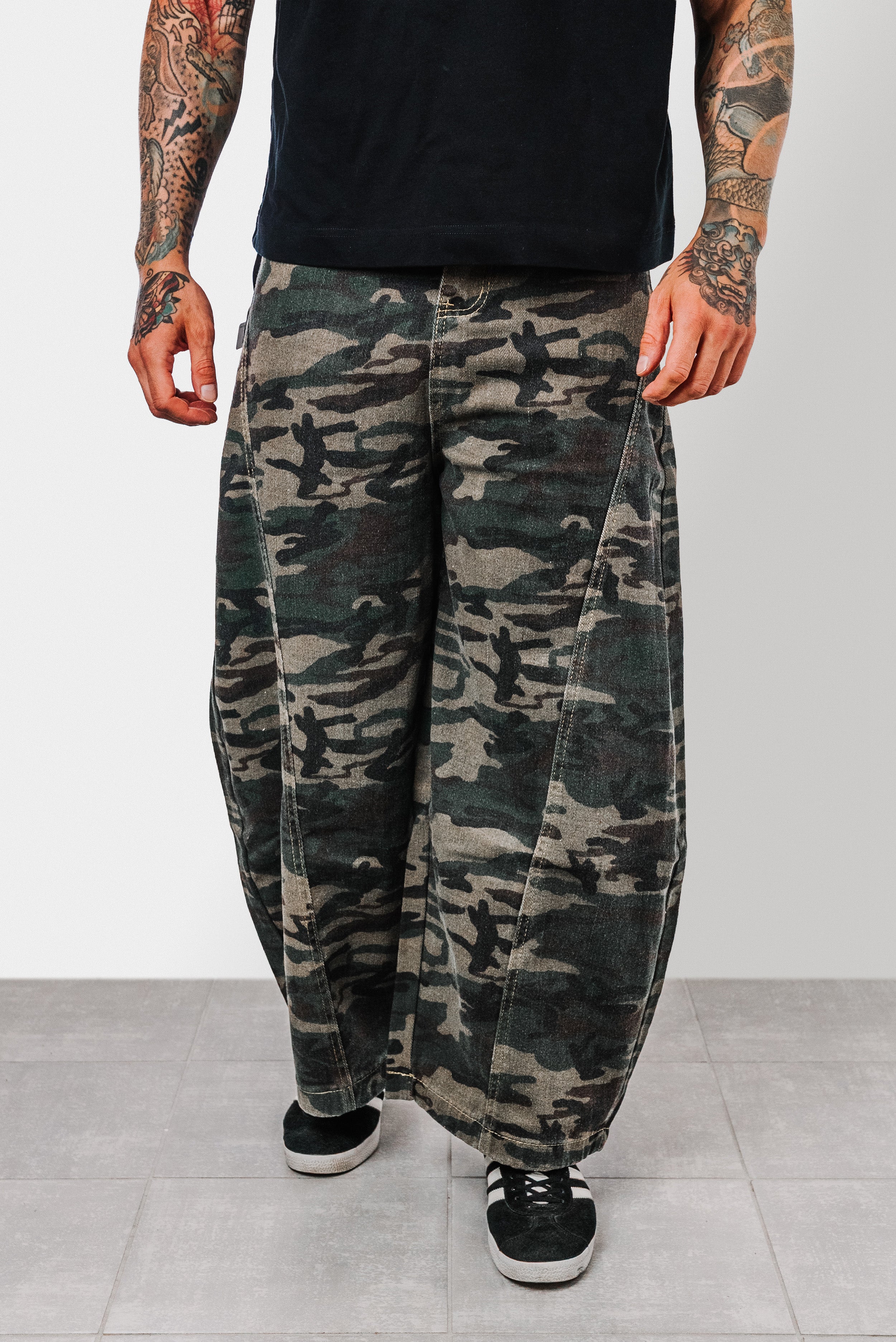 DARK CAMOUFLAGE BALLOON JEANS - Shoebuya Design