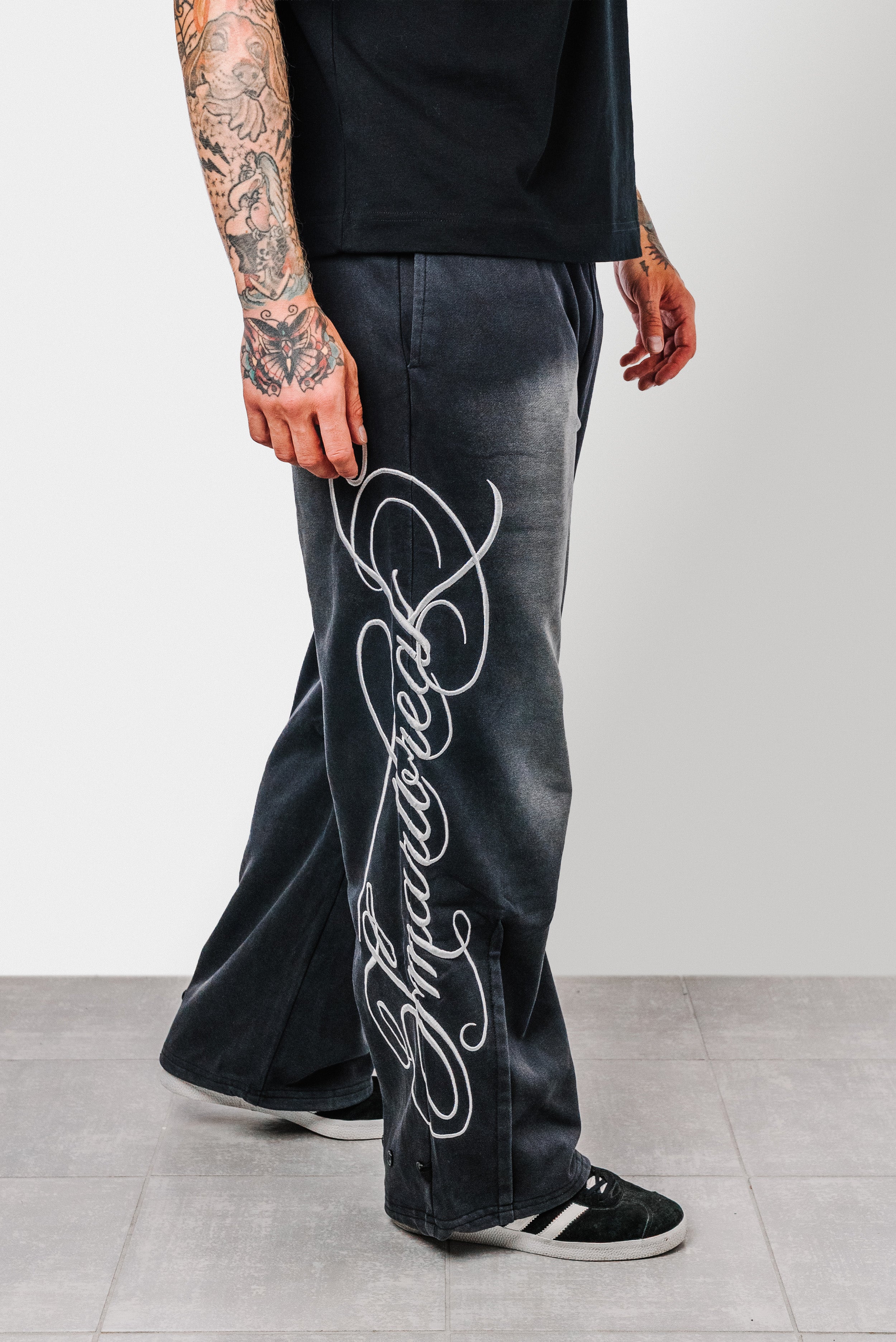 WRITING BLACK SWEAT PANTS - Shoebuya Design