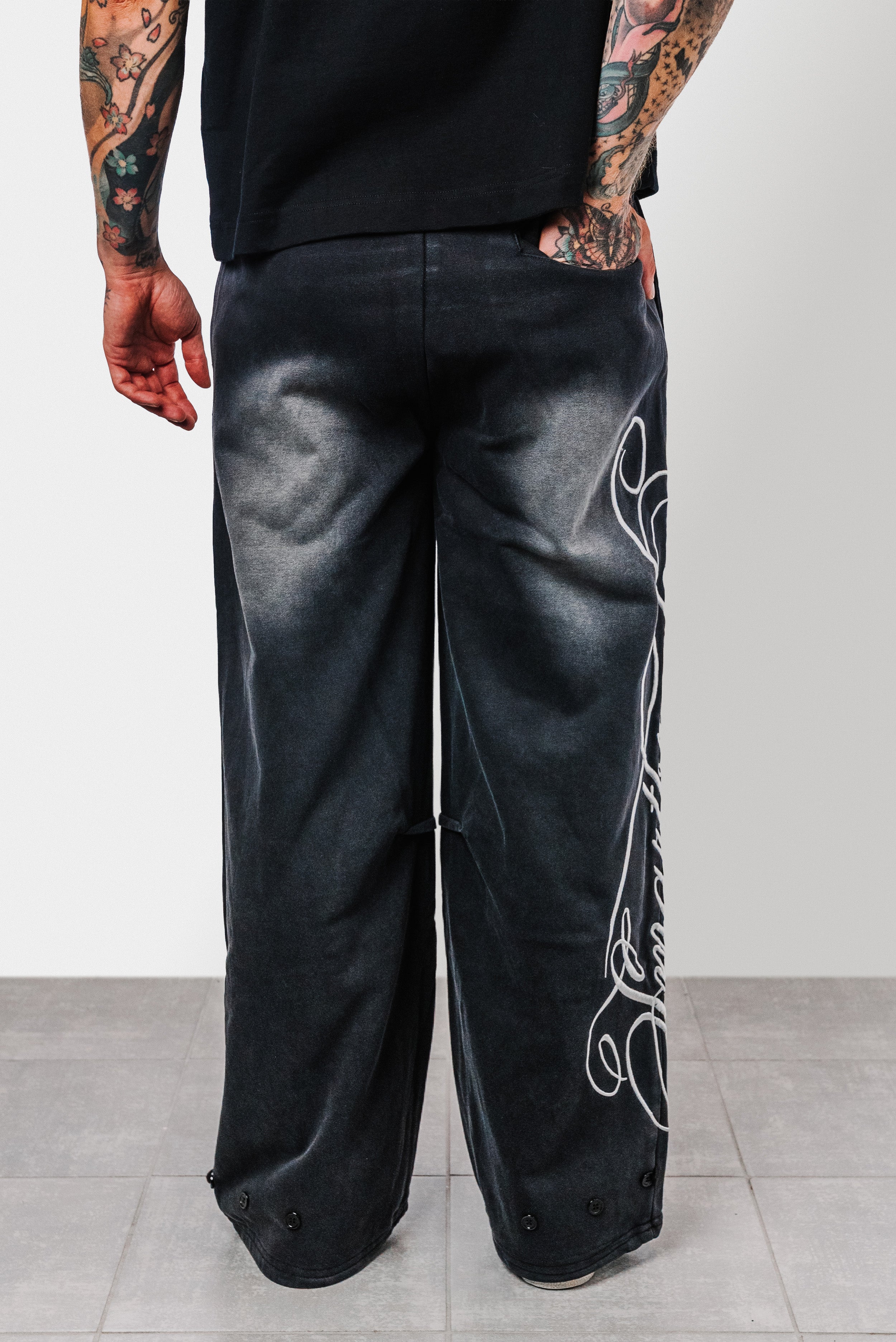 WRITING BLACK SWEAT PANTS - Shoebuya Design