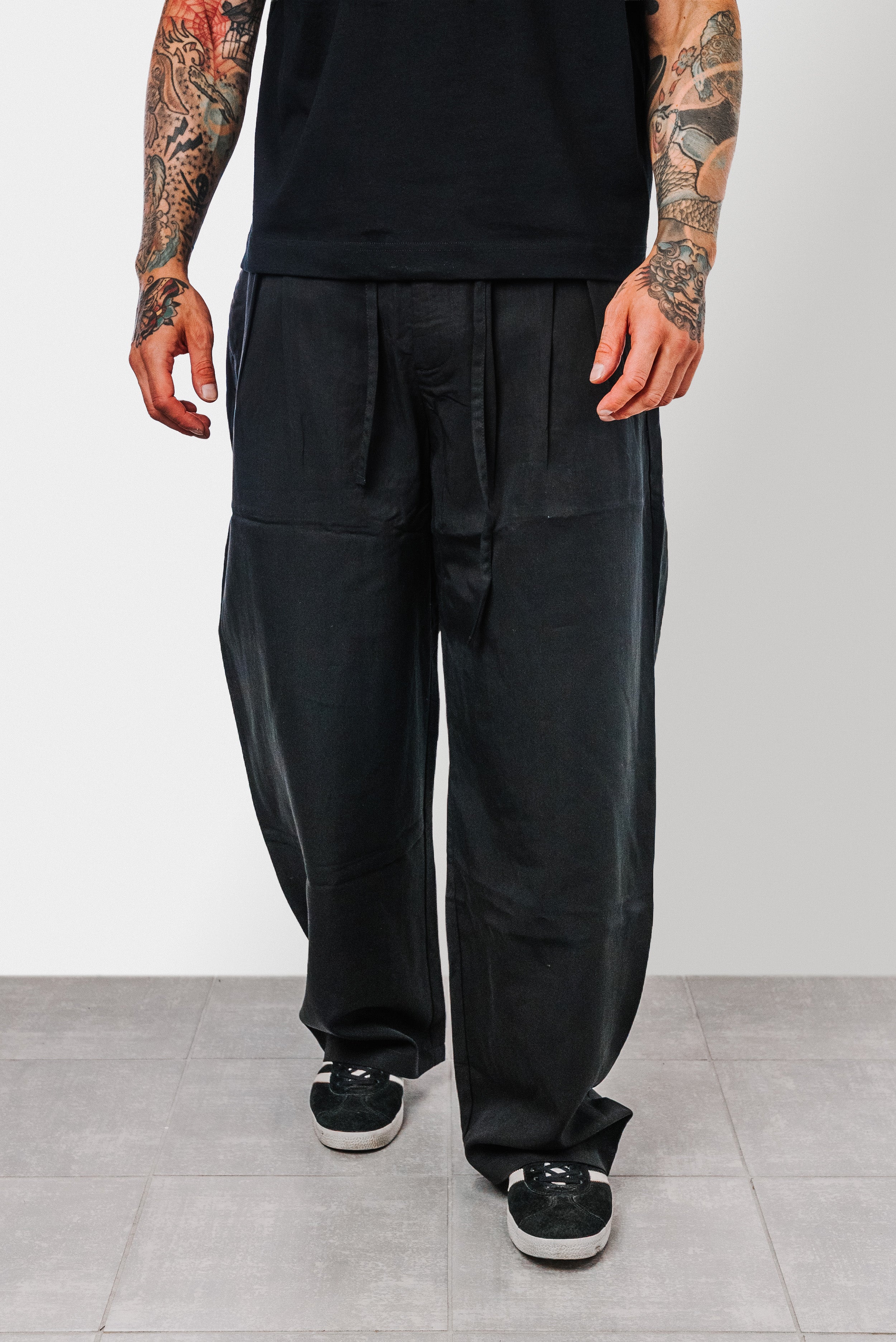 LESERI CLASSIC BLACK PANTS - Shoebuya Design