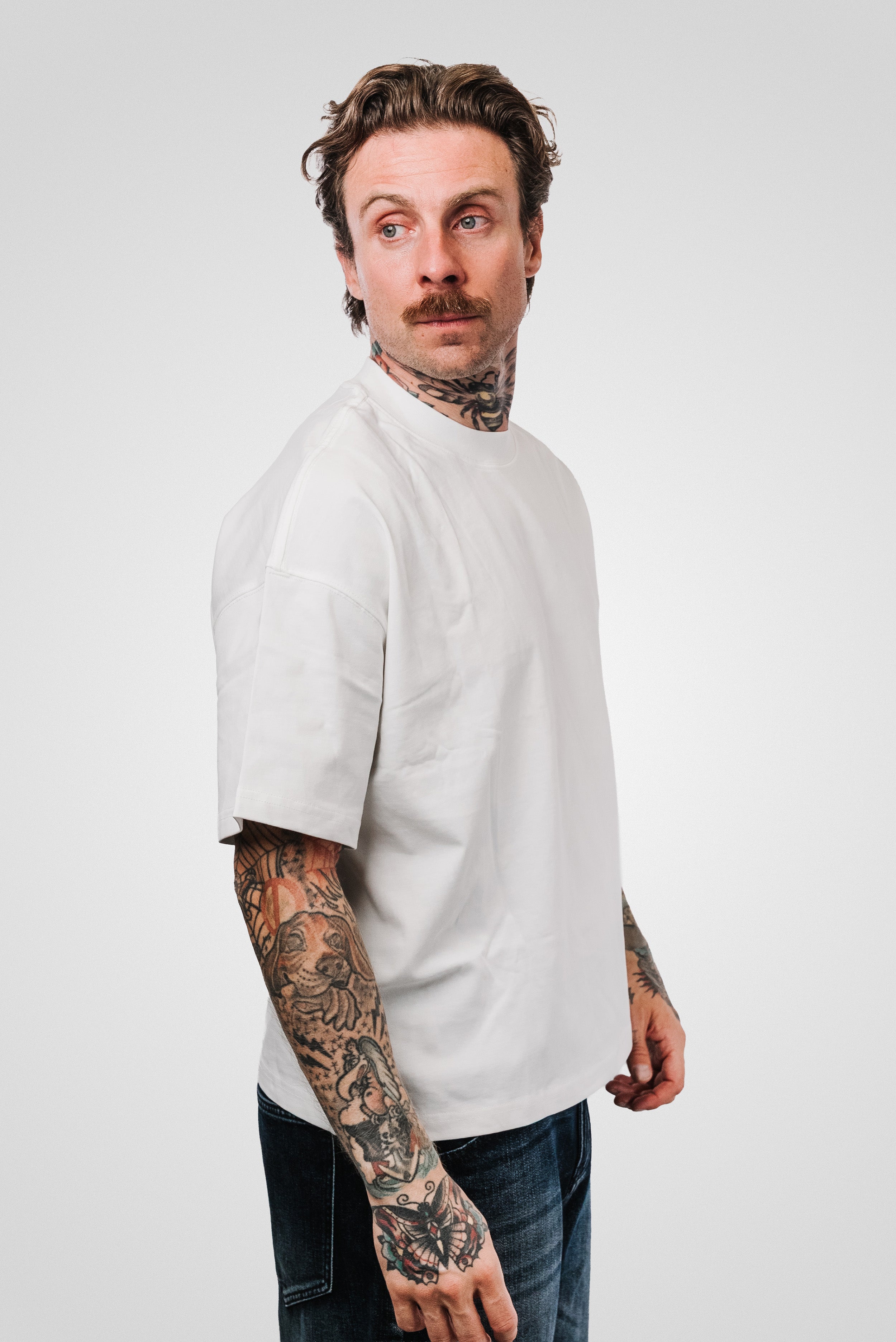 BABY WRITING LOGO WHITE BOXY TEE - TheDoubleE