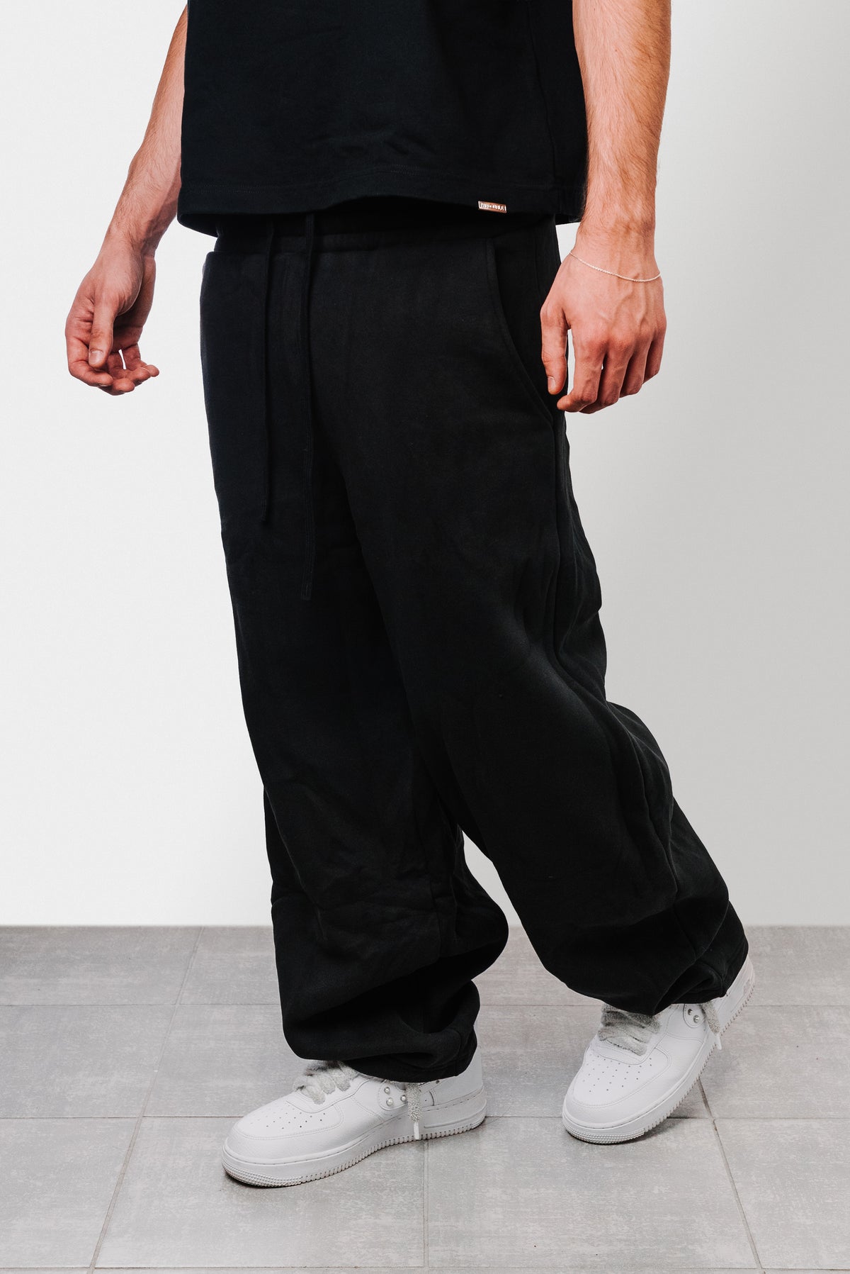 PERFECT CLASSIC BLACK SWEAT PANTS - Shoebuya Design
