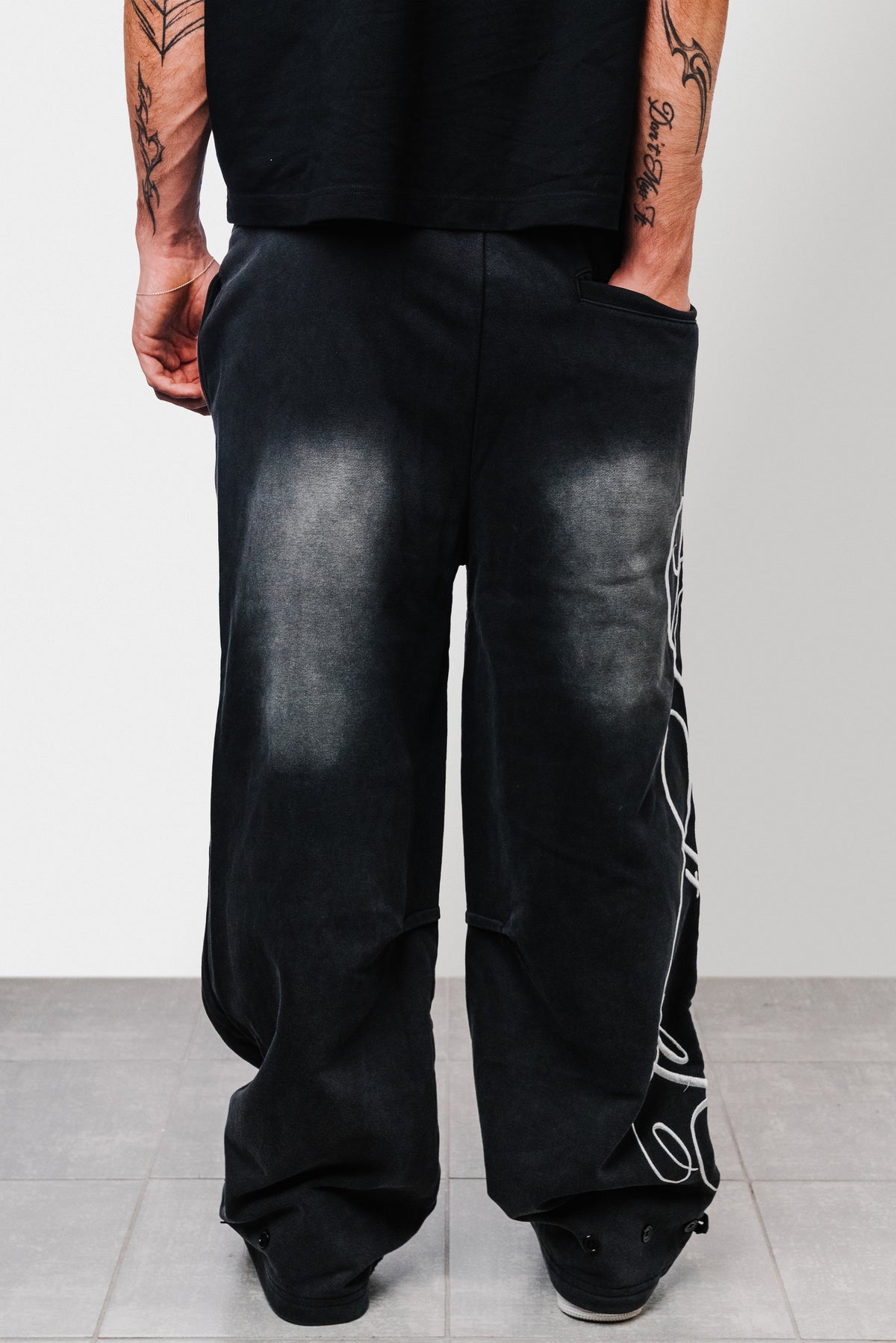 PEGASUS WASHED BLACK SWEATPANTS - Shoebuya Design
