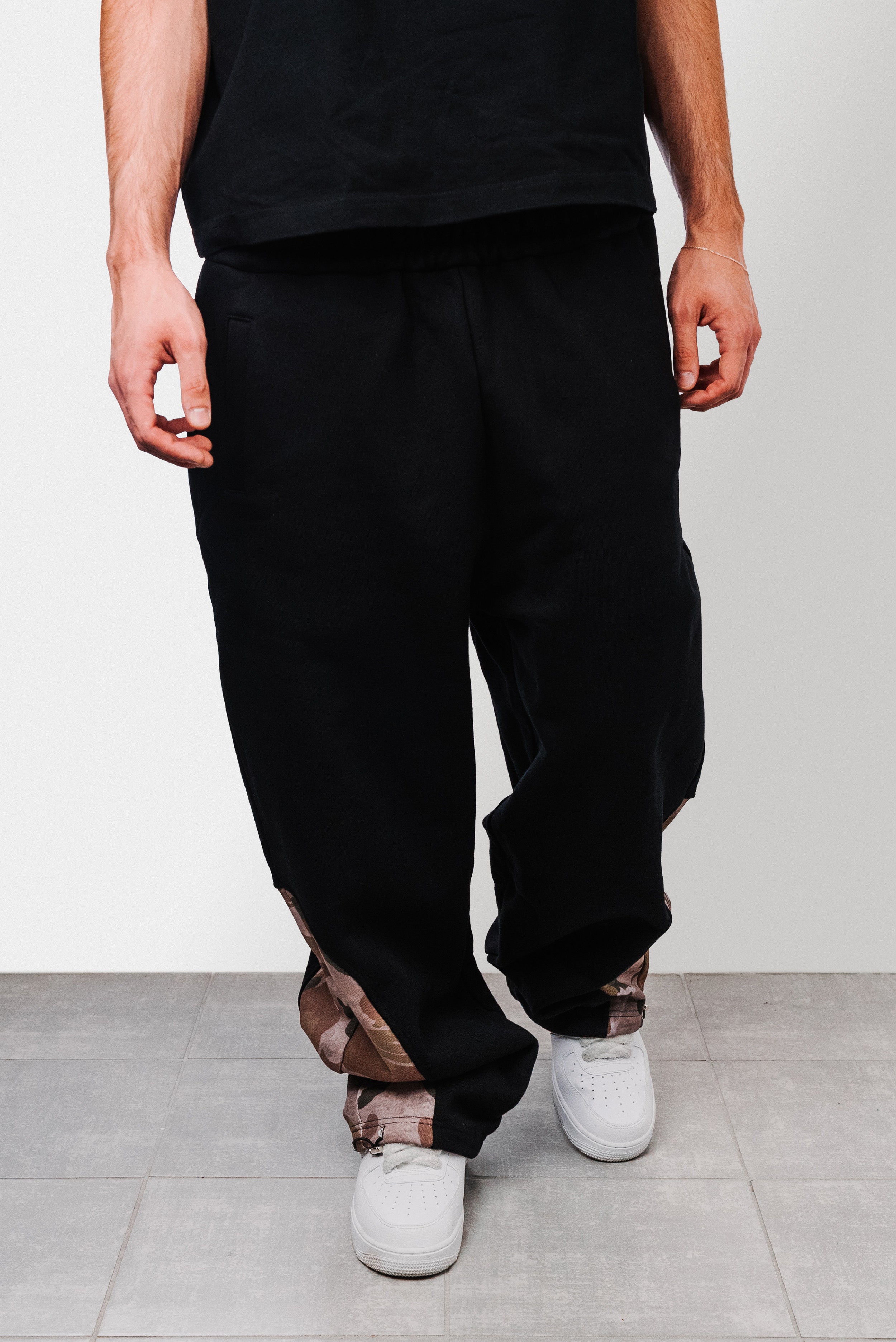 CAMO SWEATPANTS - Lost Boys