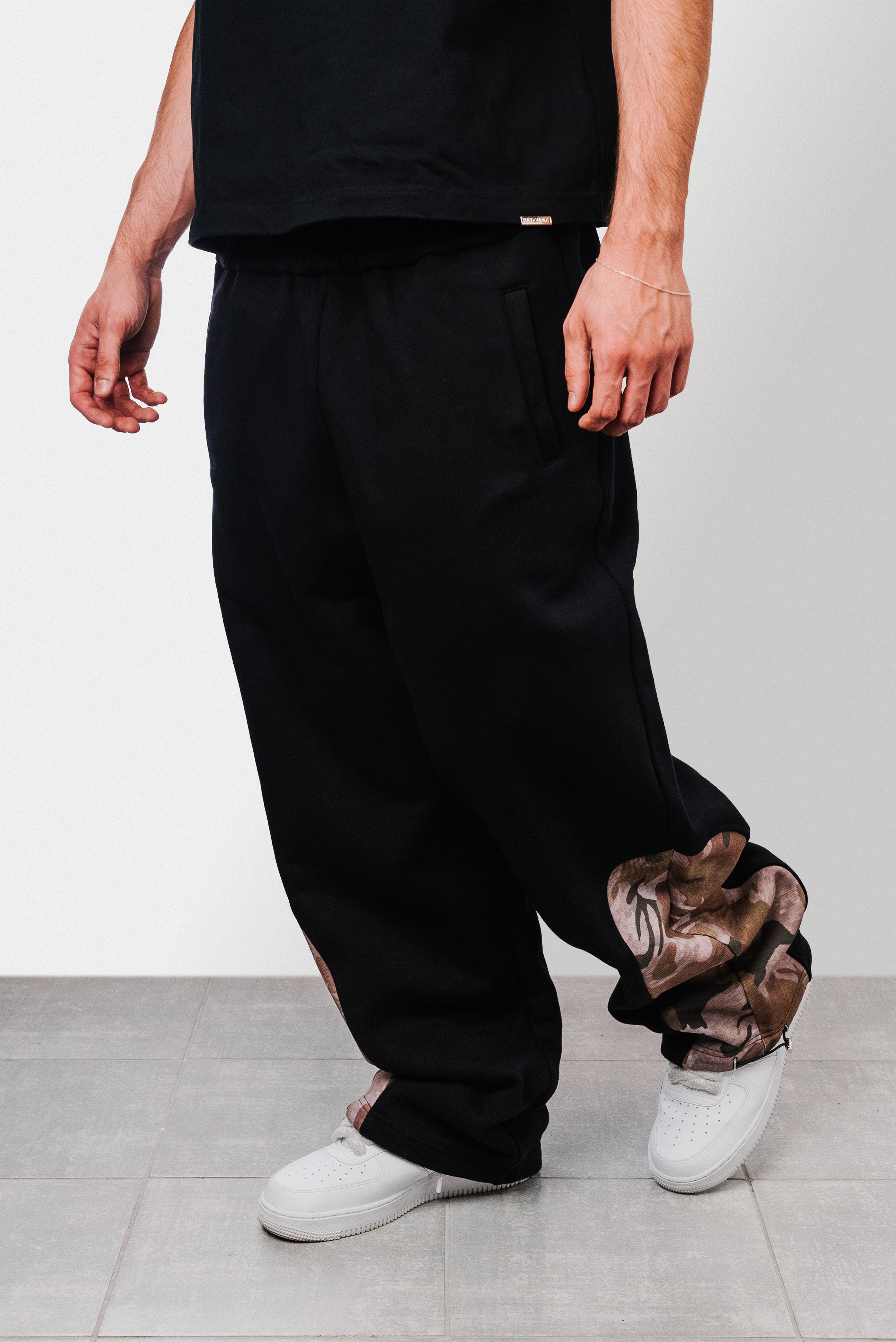 CAMO SWEATPANTS - Lost Boys