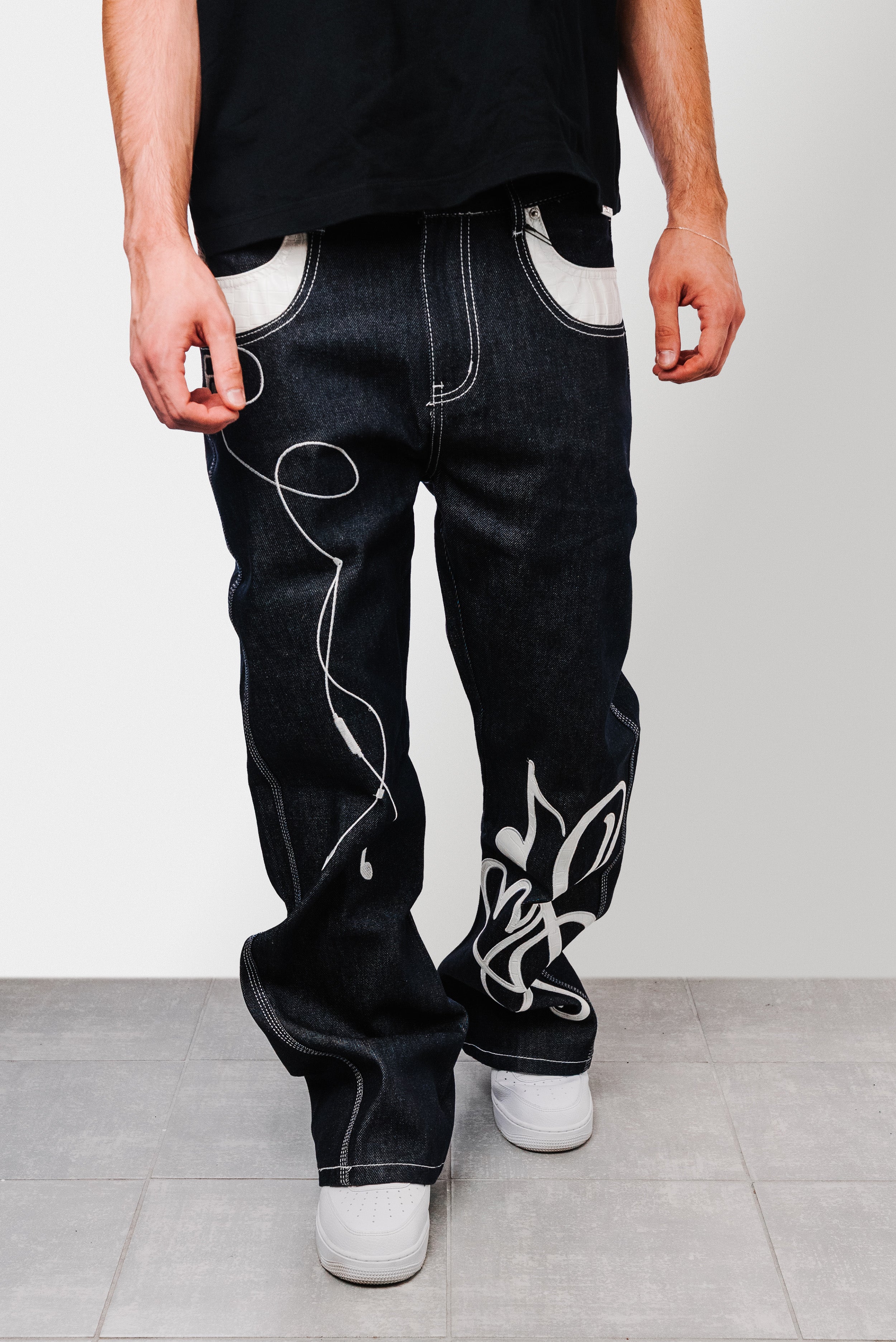 WHITE CROCO DETAILS RAW BLACK DENIM JEANS - Shoebuya Design