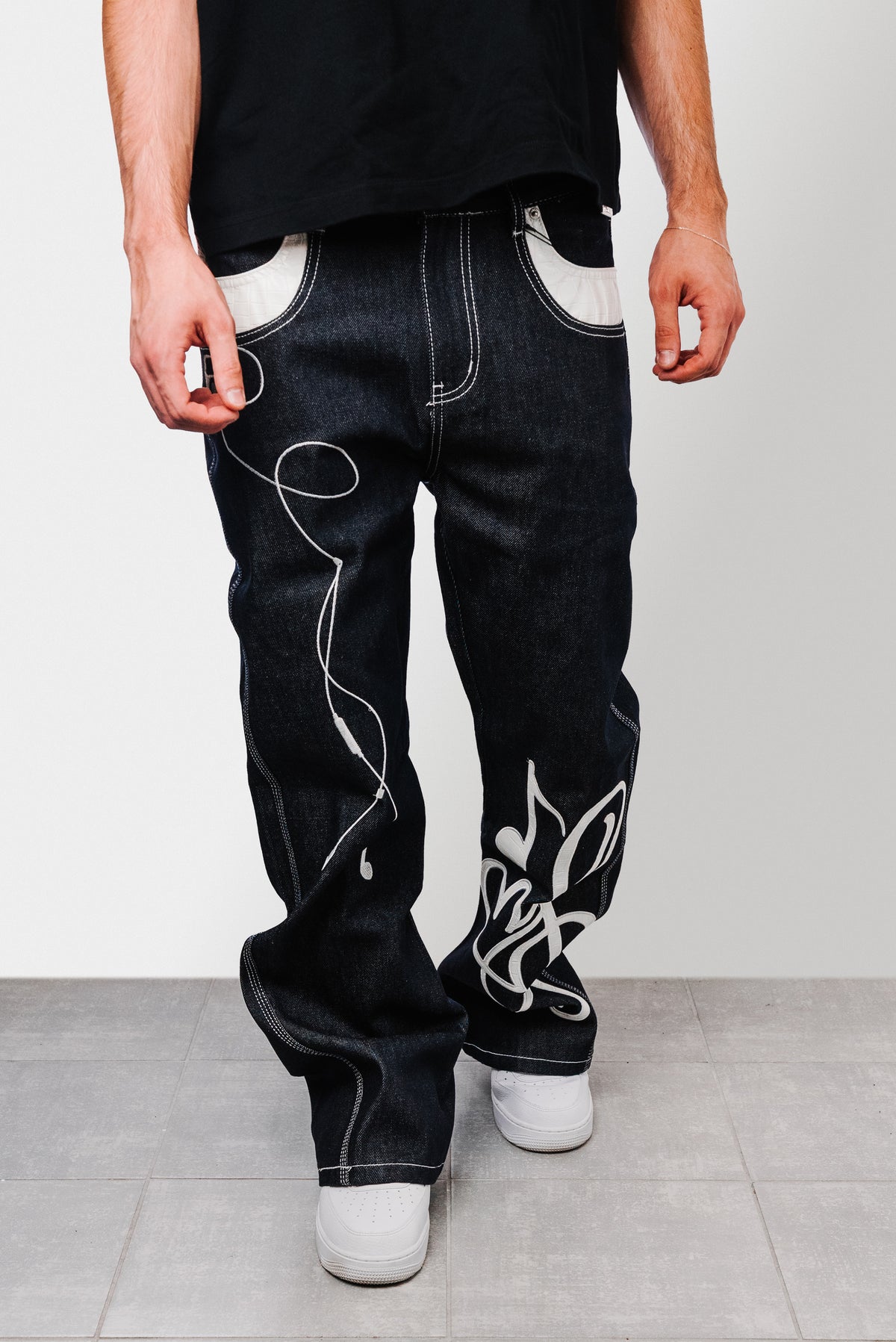 WHITE CROCO DETAILS RAW BLACK DENIM JEANS - Shoebuya Design