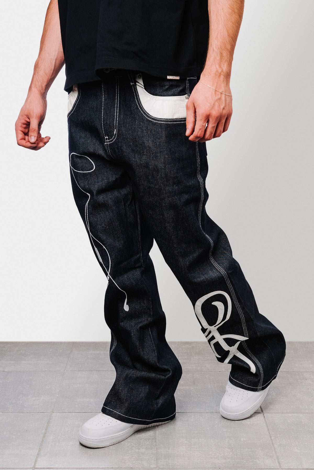 WHITE CROCO DETAILS RAW BLACK DENIM JEANS - Shoebuya Design