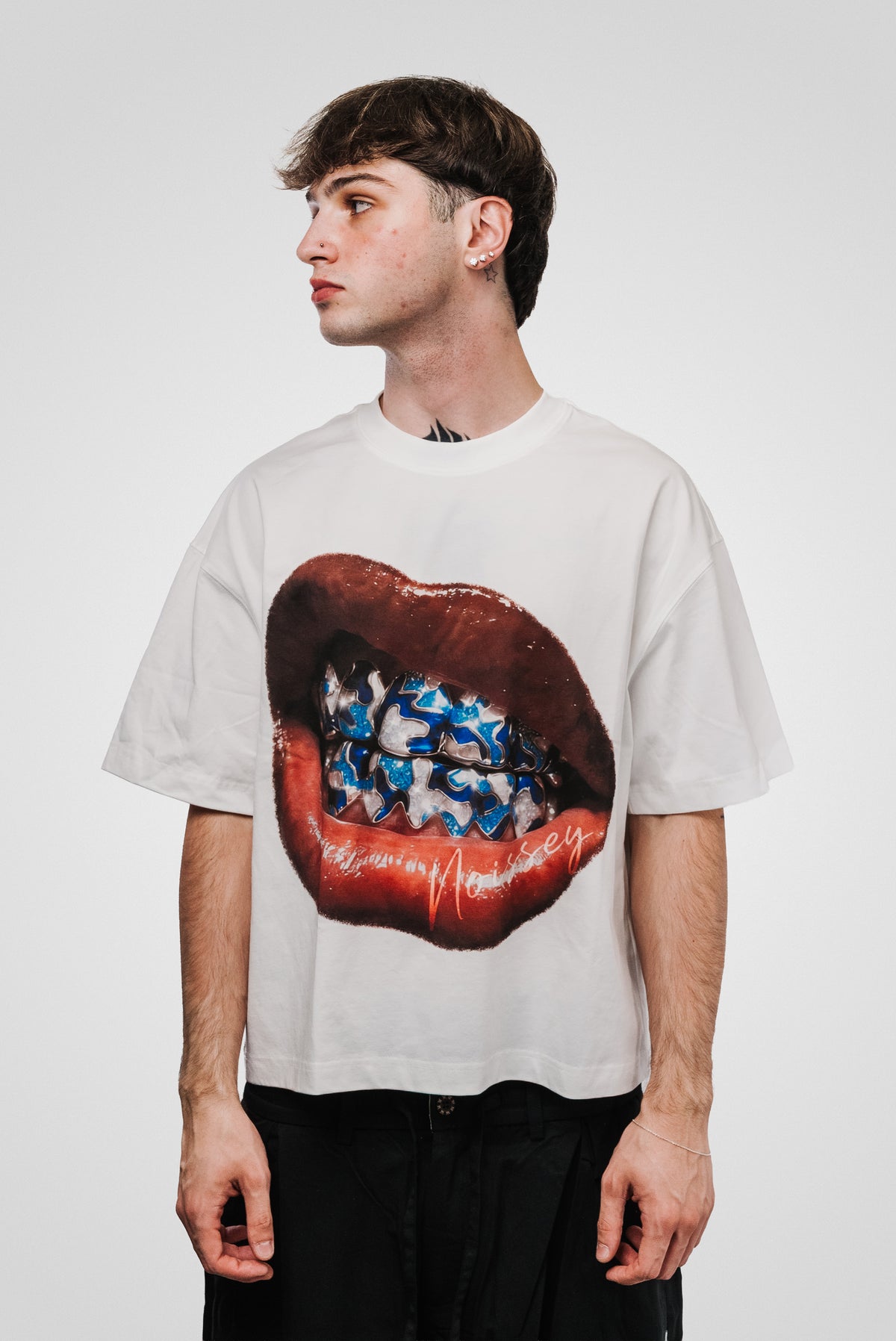 LIPGLOSS MOUTH WHITE TEE - Noissey Brand