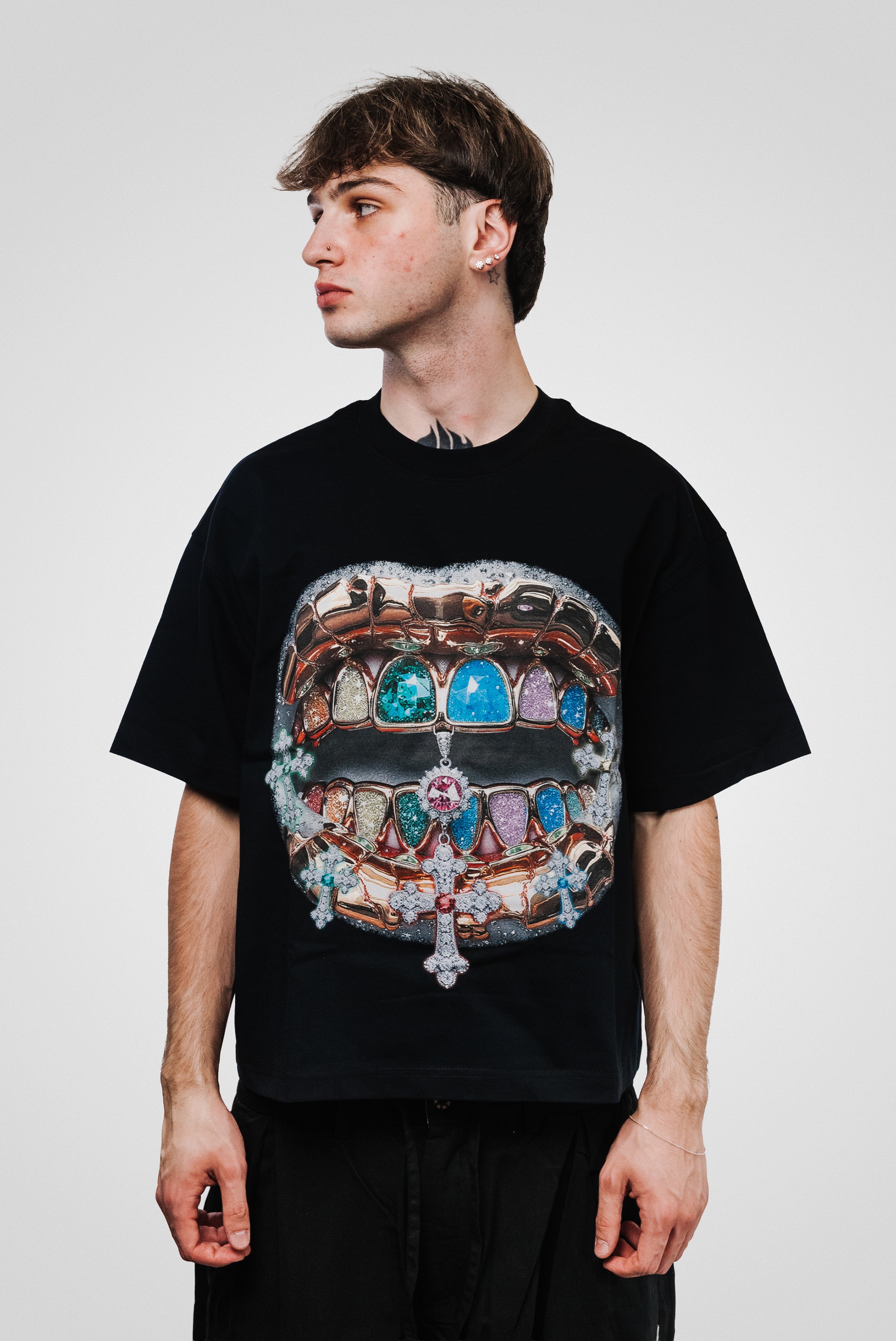 COLORFUL GRILLZ AND CROSS BLACK TEE - Noissey Brand