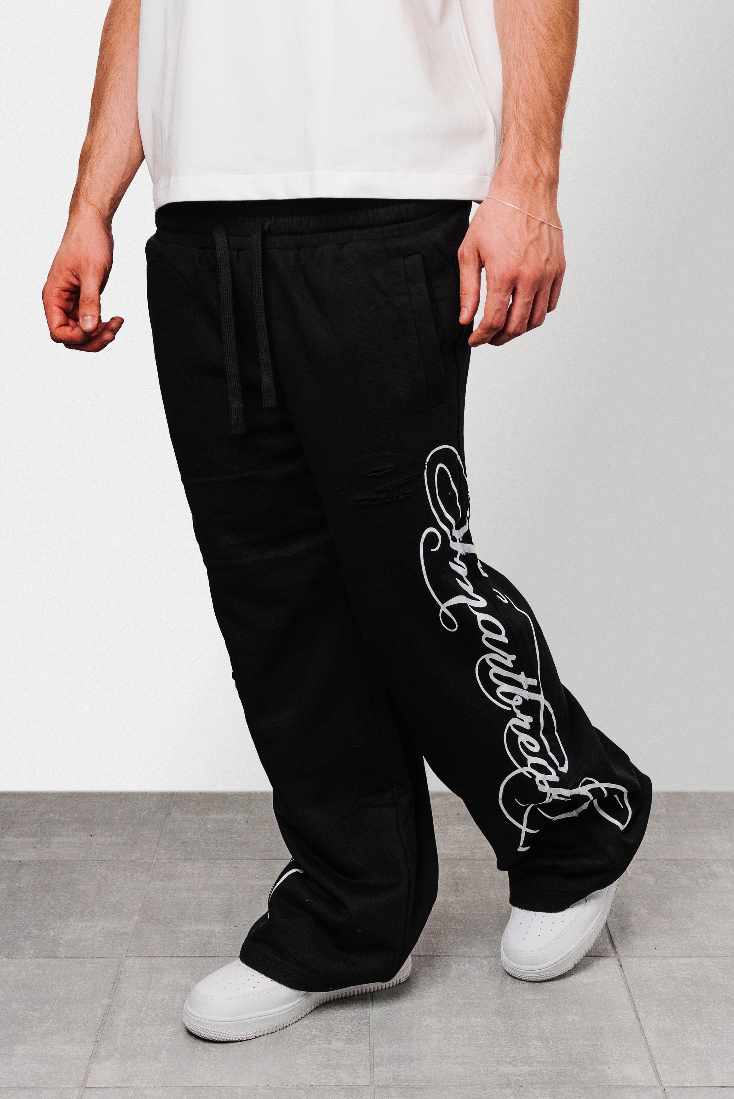 RED VELVET BAND BLACK SWEATPANTS - Shoebuya Design