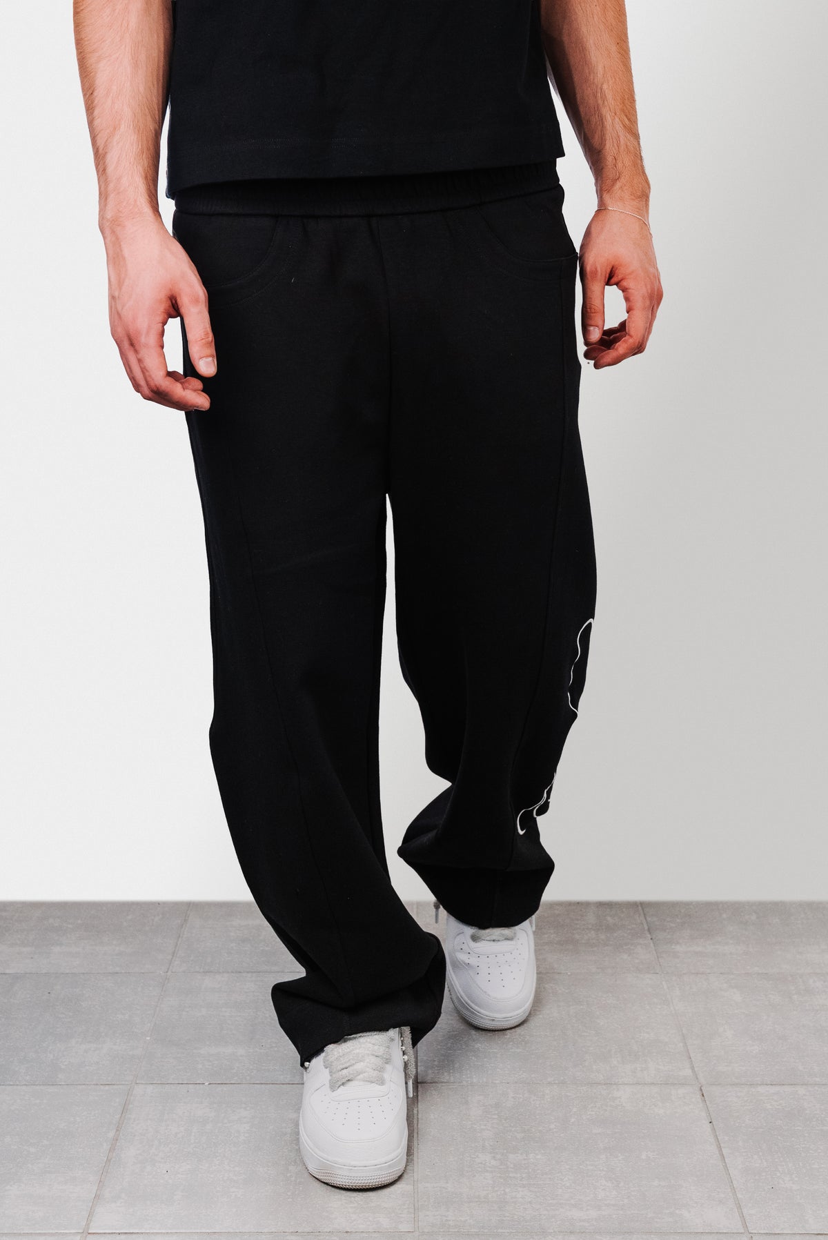 CLASSIC FIT EMBROIDERY BLACK SWEATPANTS - TheDoubleE