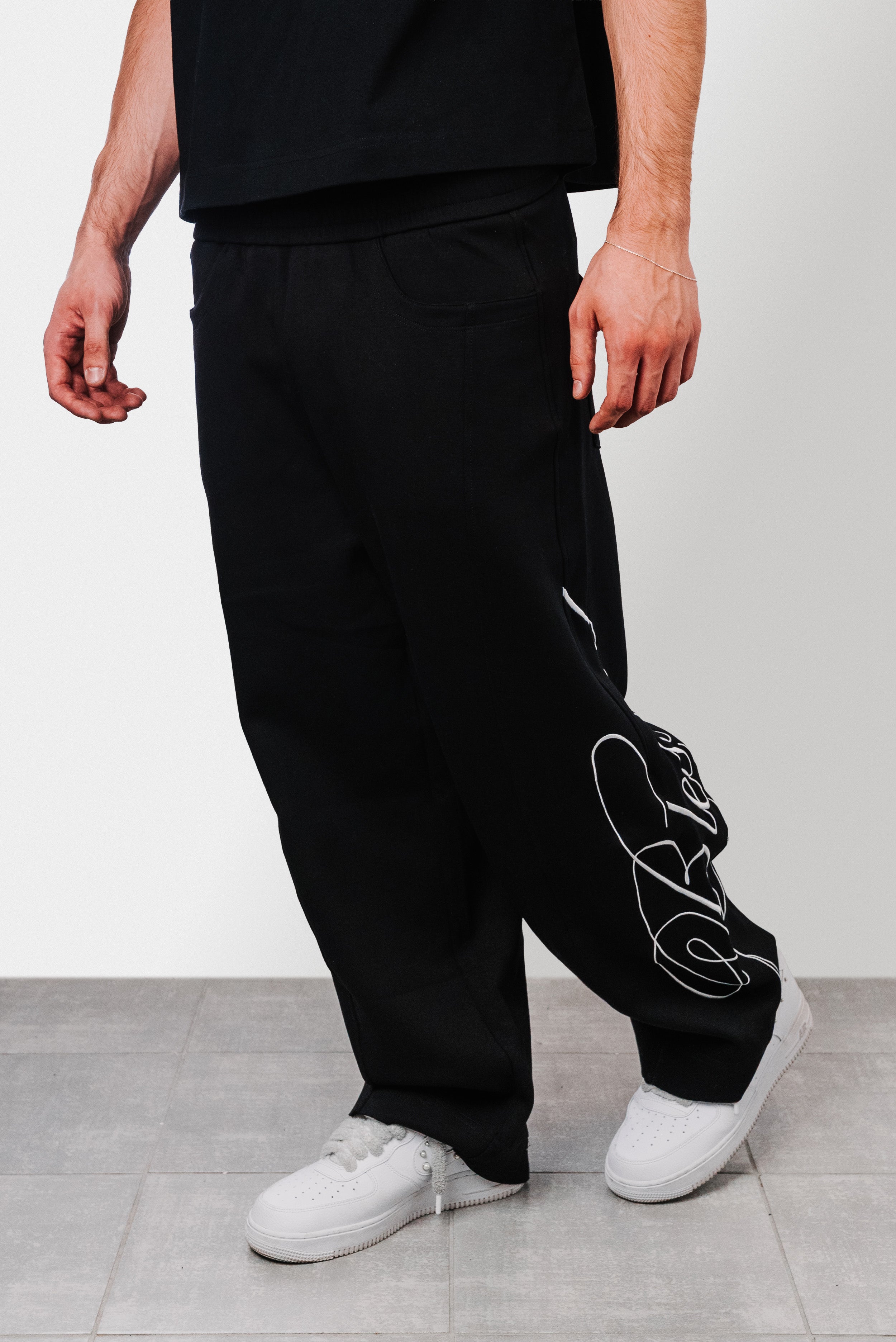 CLASSIC FIT EMBROIDERY BLACK SWEATPANTS - TheDoubleE