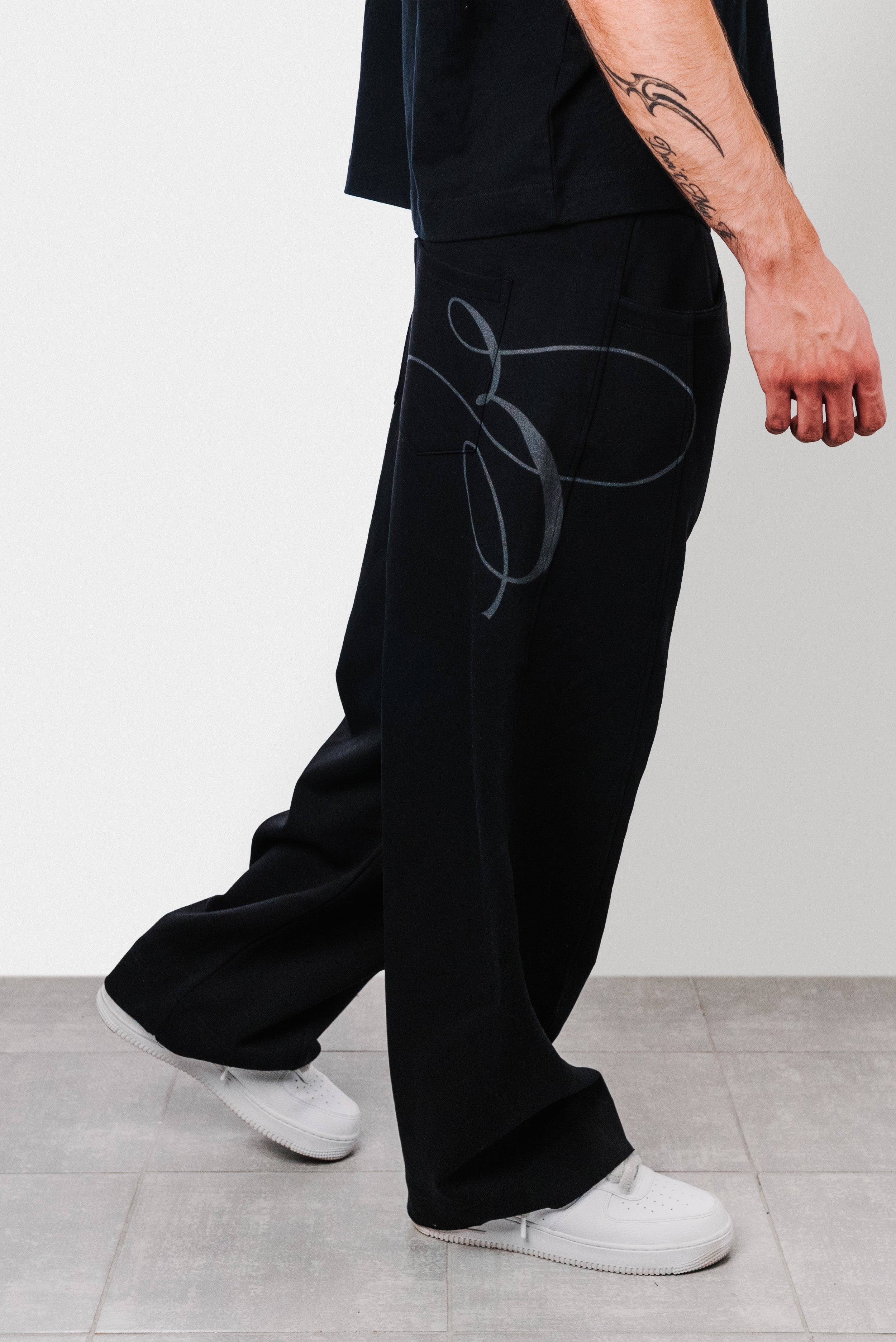 CLASSIC FIT DTG PRINTED BLACK SWEATPANTS - TheDoubleE