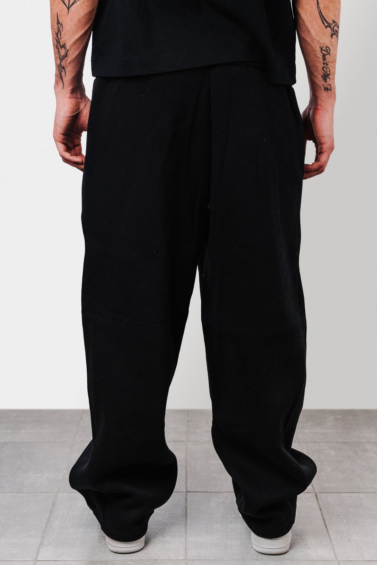 STITCHED BALLOON BLACK TRACKPANTS - Replacement Brand
