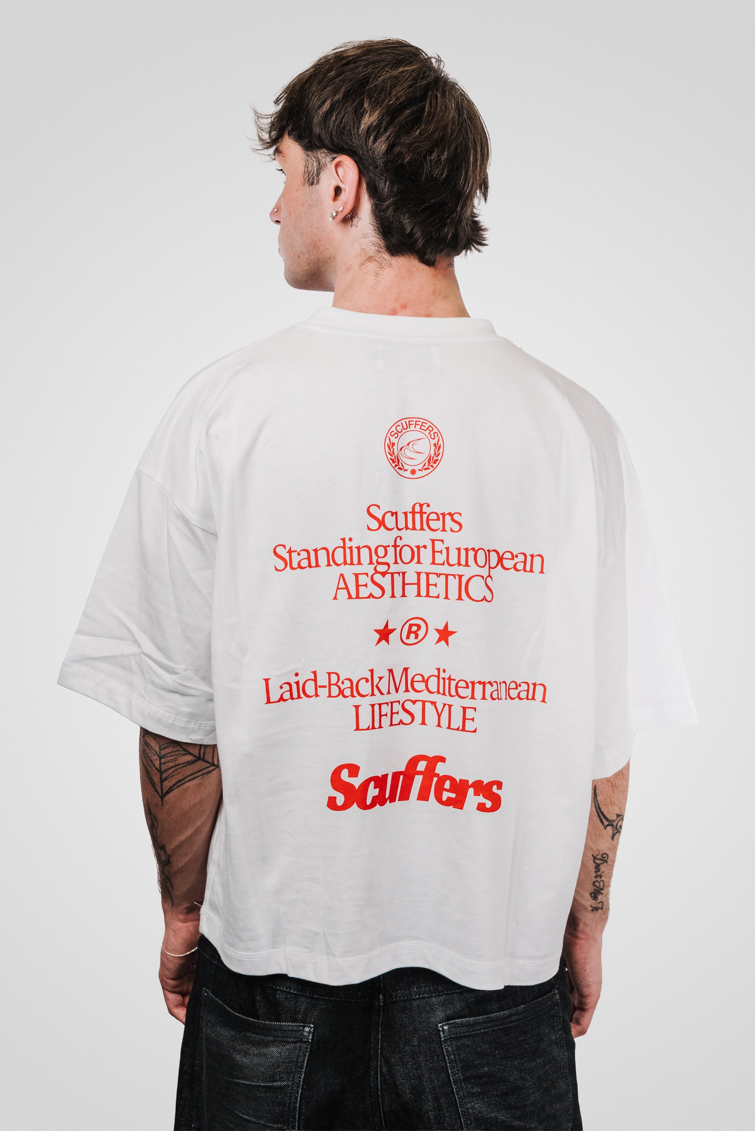 LAID-BACK MEDITERRANEAN WHITE TEE - SCUFFERS