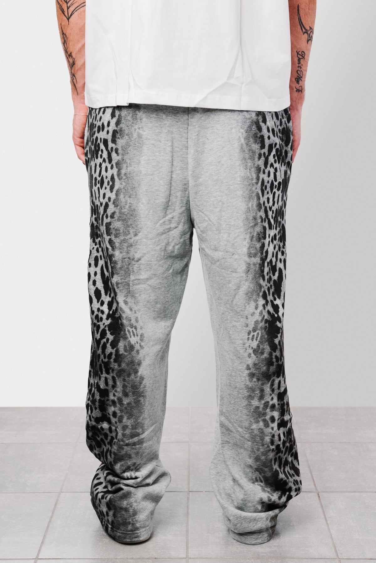 LEOPARD PINK SCRIPT GREY SWEAT PANTS - Shoebuya Design