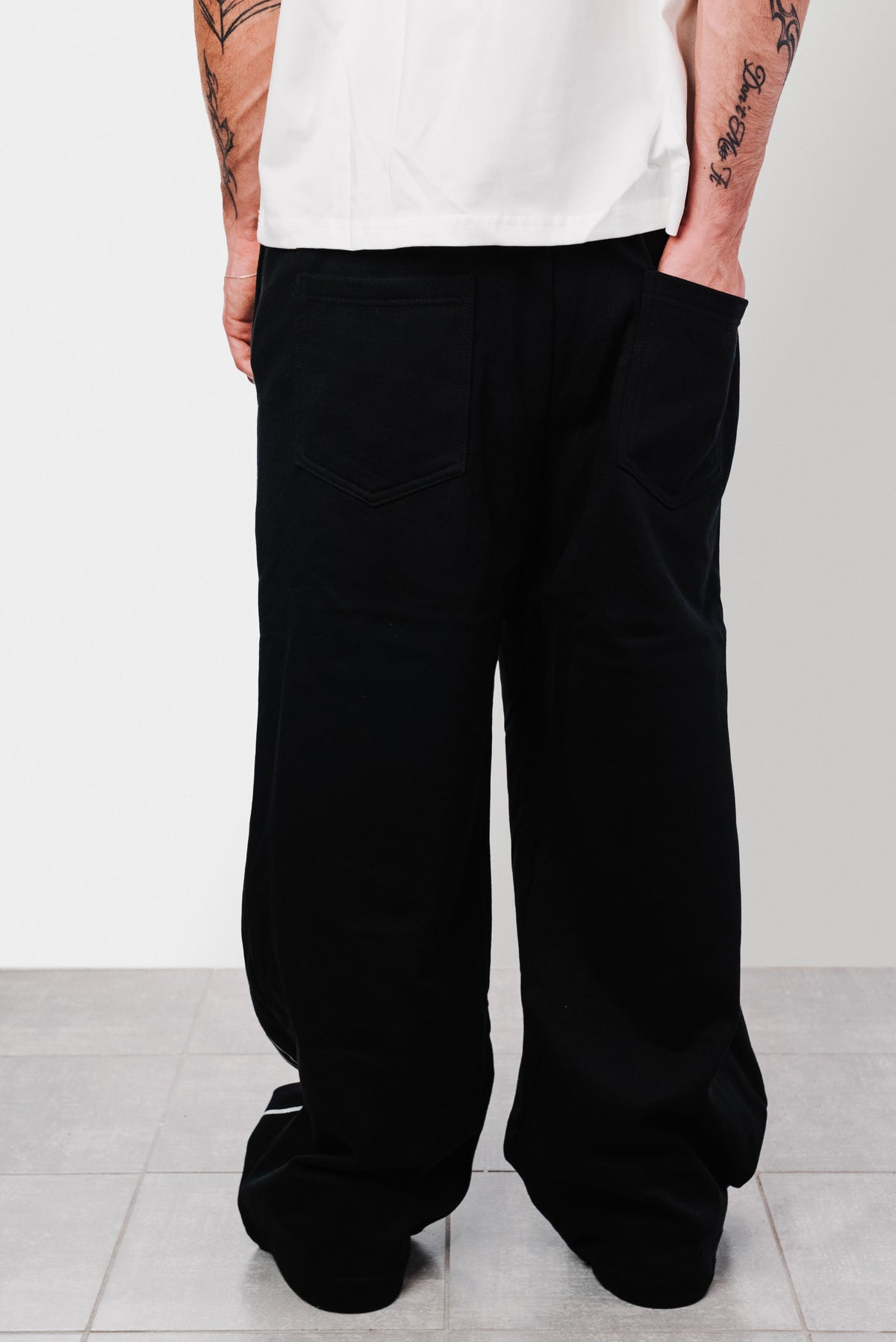 SILVER SCRIPT BLACK SWEATPANTS - Shoebuya Design