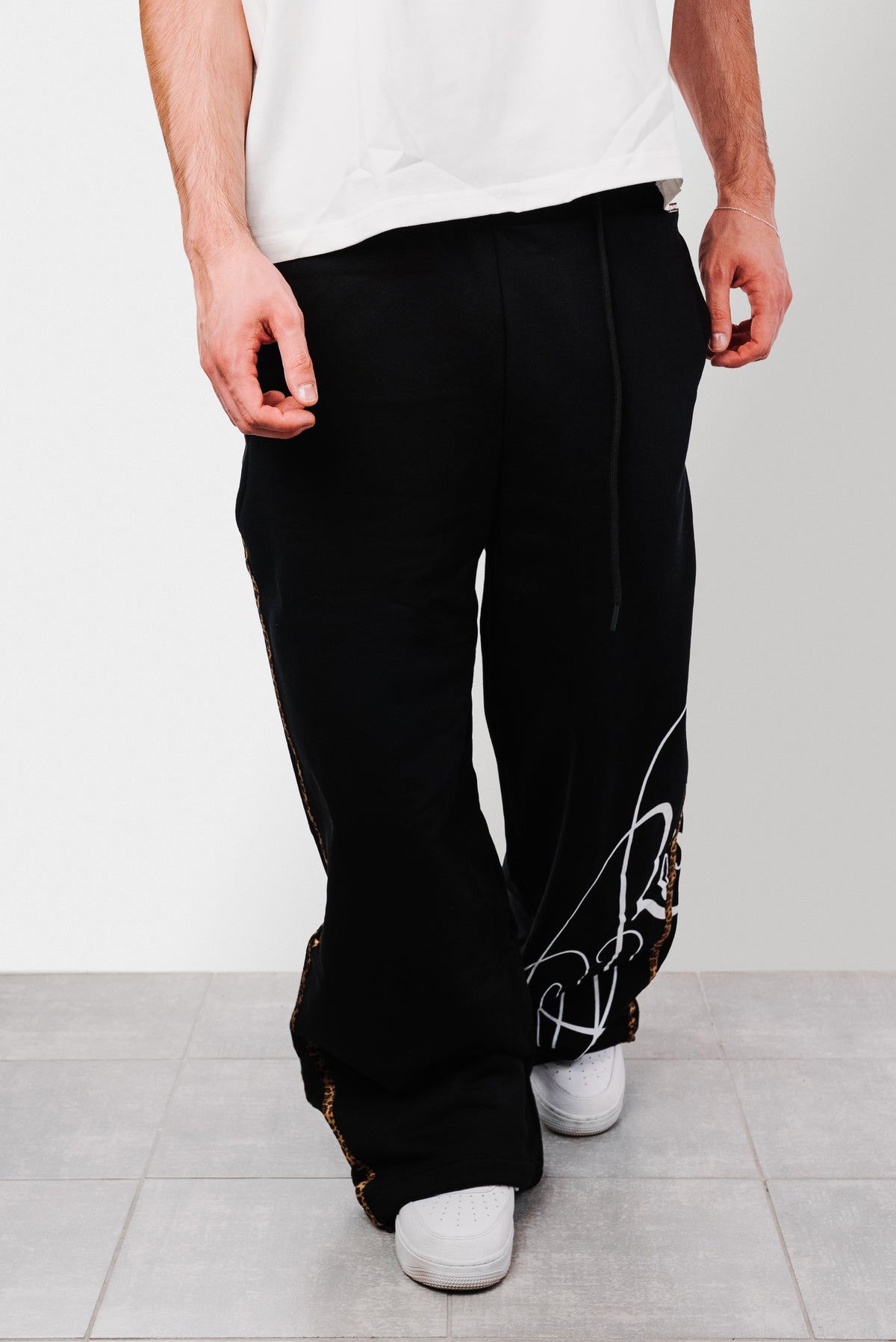 SIDE LEOPARD BLACK SWEATPANTS - Shoebuya Design