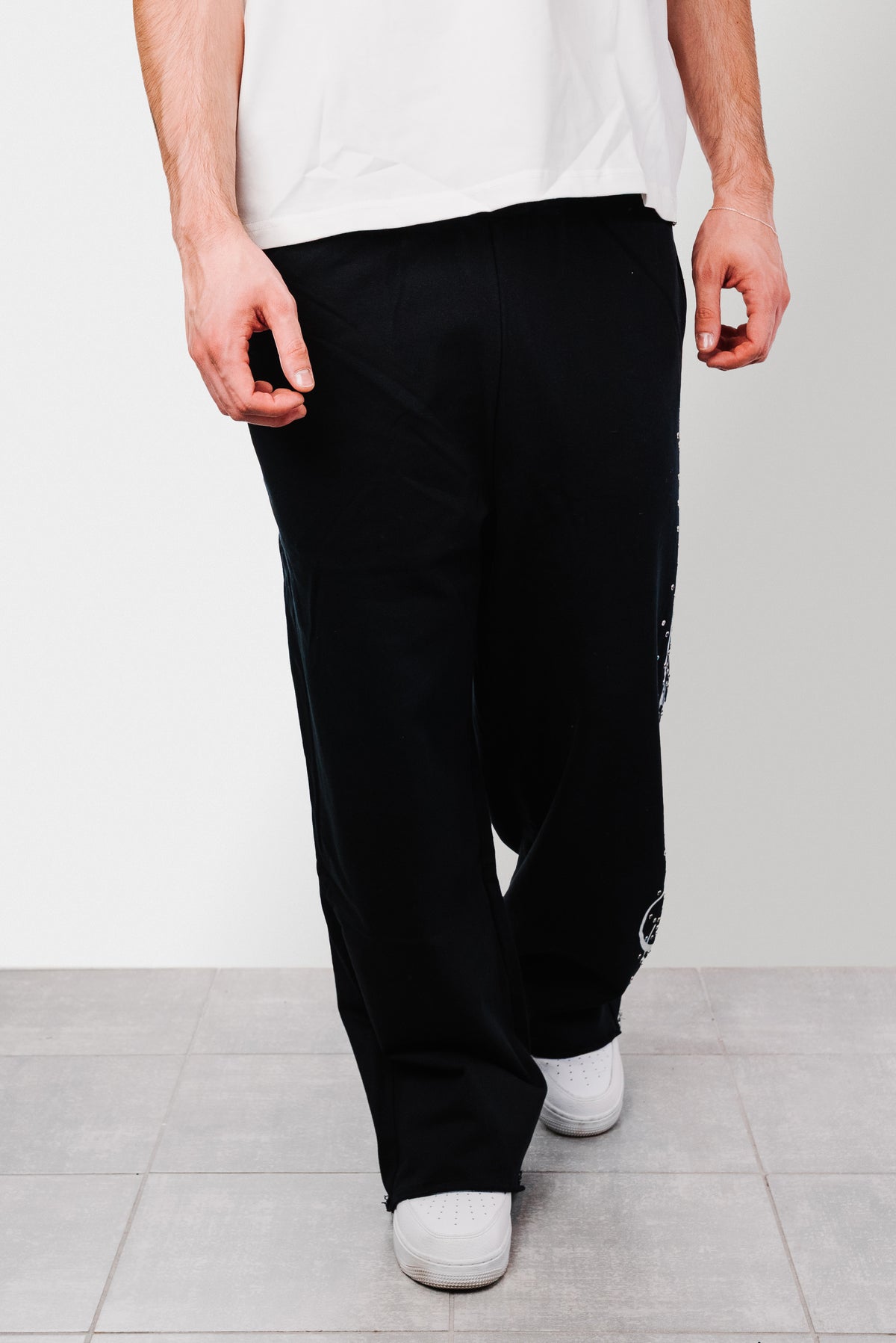 BRILAUS BLACK SWEATPANTS - Shoebuya Design