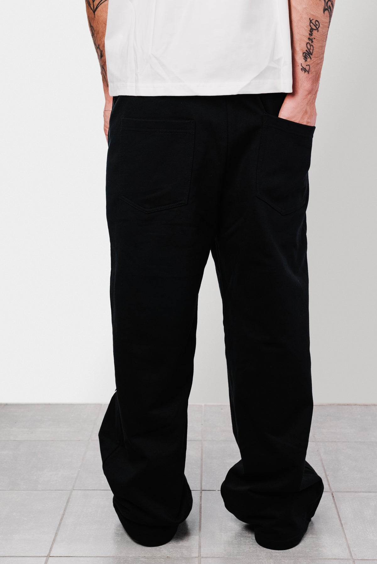 SKTP CREW BLACK SWEATPANTS - Shoebuya Design