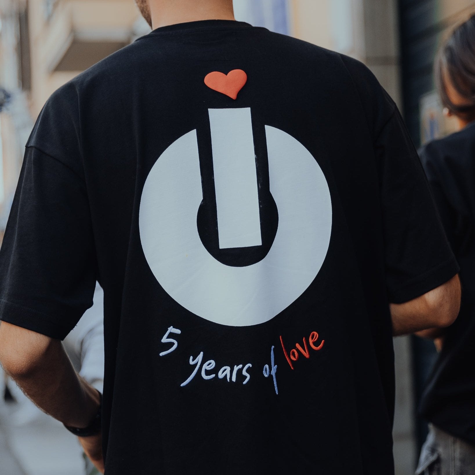 5 YEARS OF LOVE LIMITED TEE BLACK
