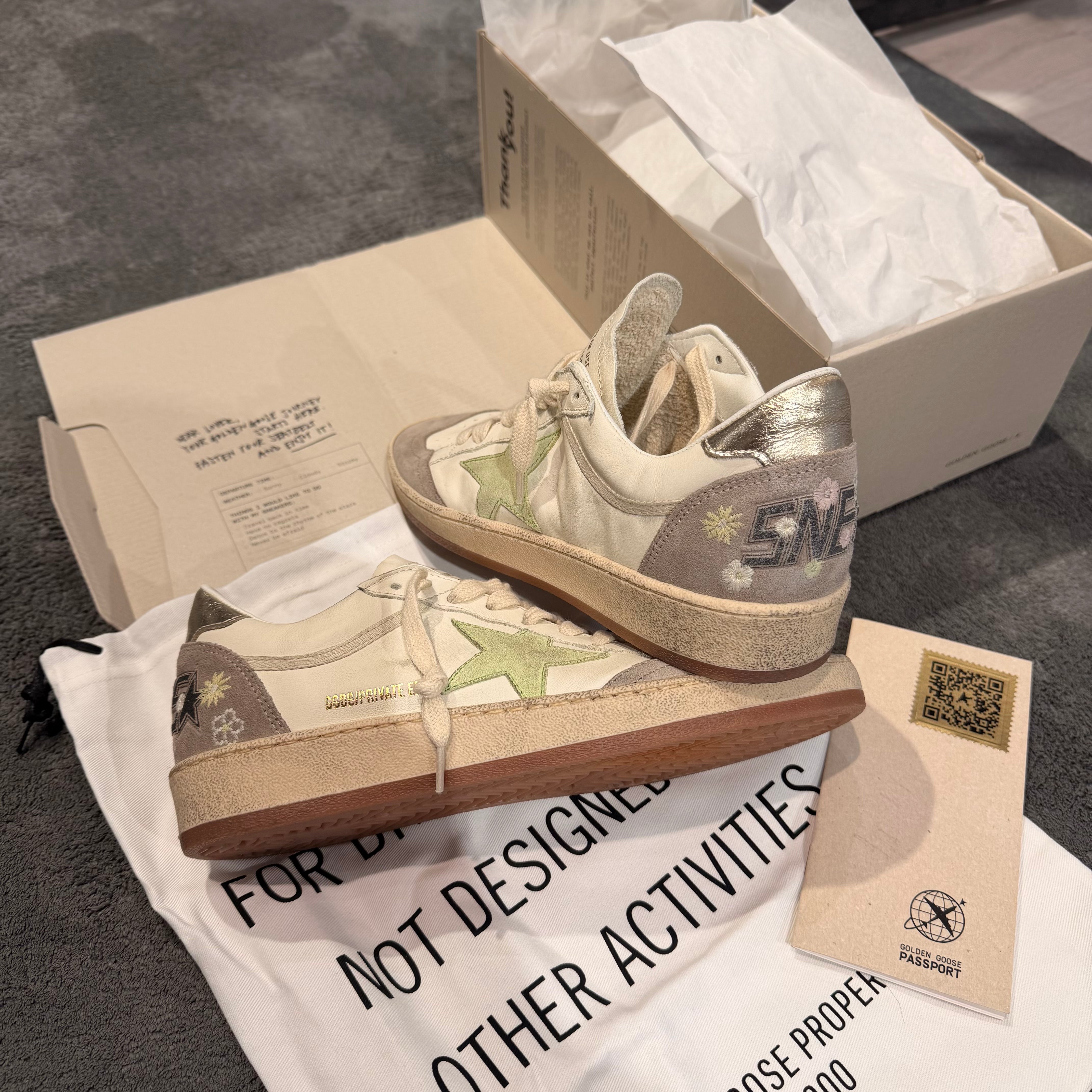 GOLDEN GOOSE BALLSTAR FLOWERS SUEDE GREEN STAR