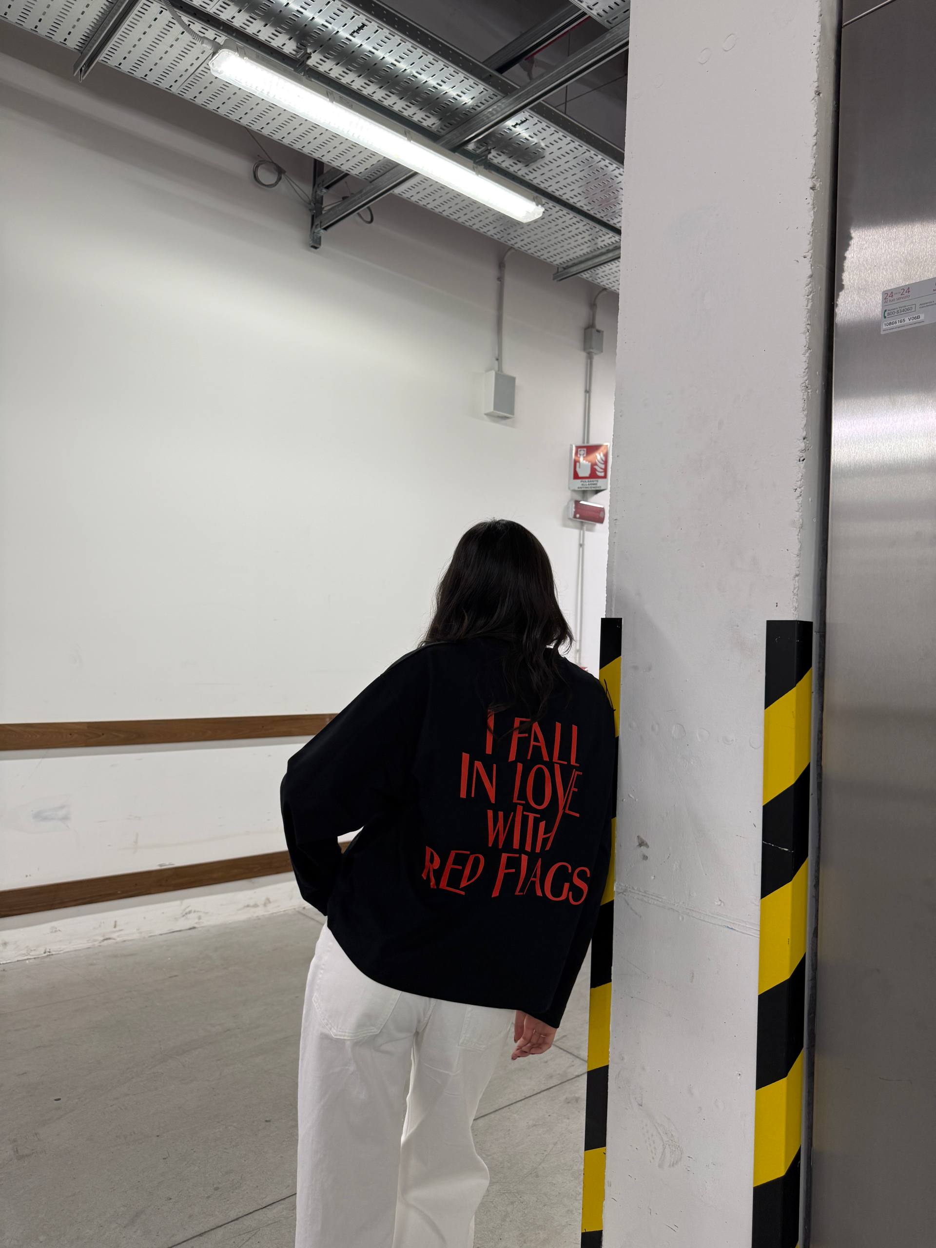 RED FLAGS BLACK BOXY LONGSLEEVE - TheDoubleE