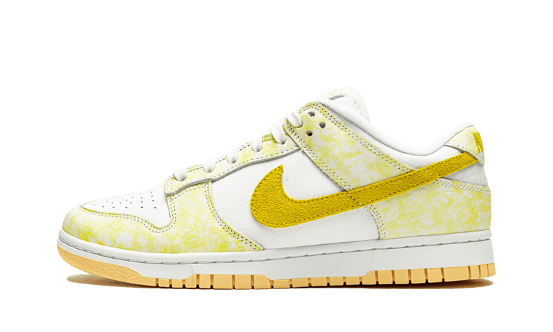 NIKE DUNK LOW YELLOW STRIKE