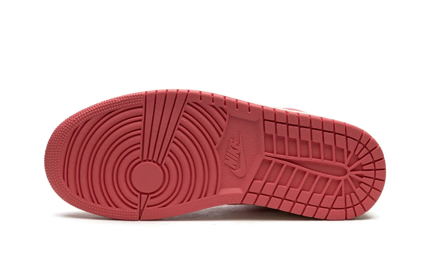 AIR JORDAN 1 MID STRAWBERRIES AND CREAM (W)