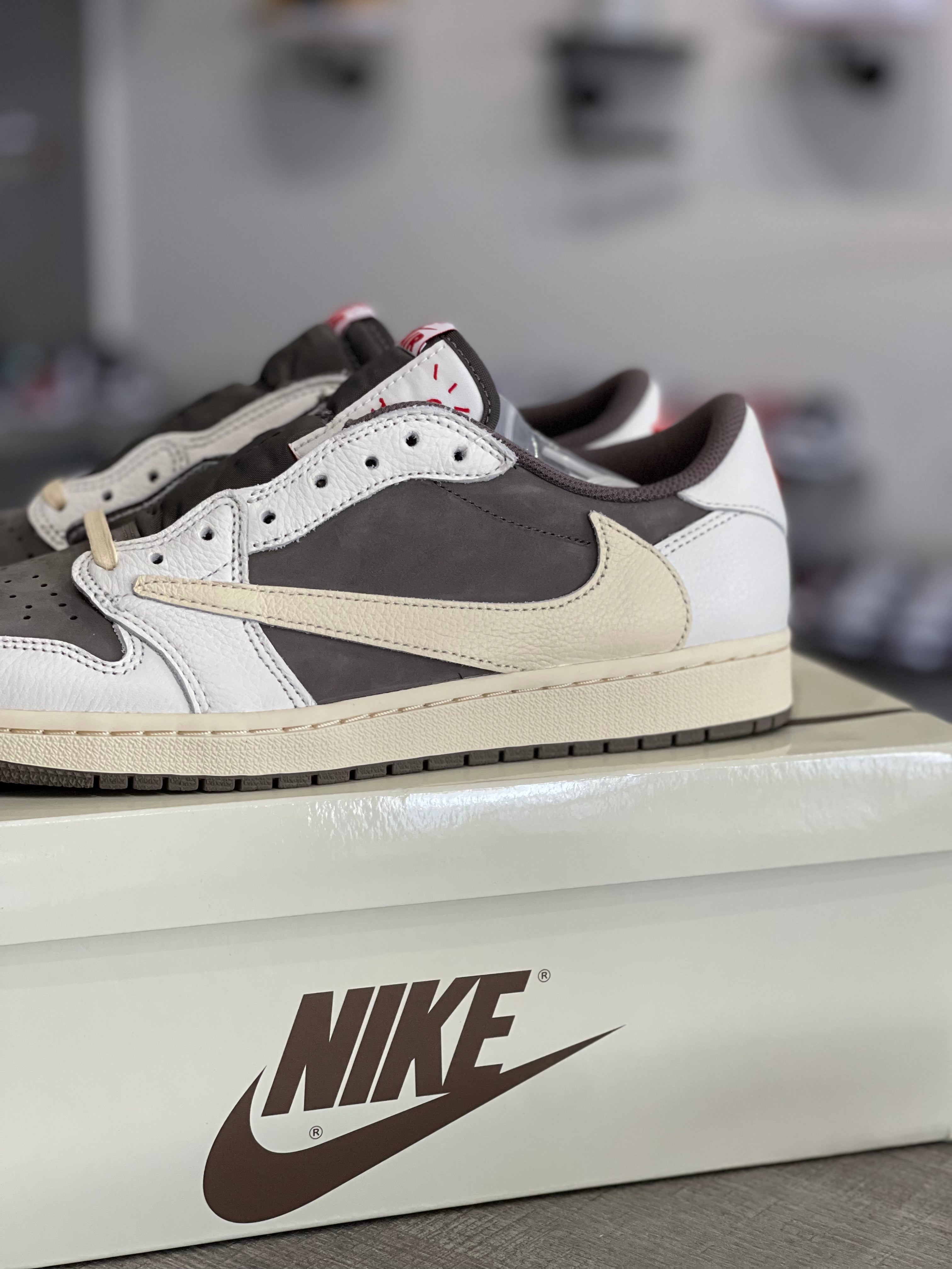 AIR JORDAN 1 RETRO LOW X TRAVIS SCOTT REVERSE MOCHA
